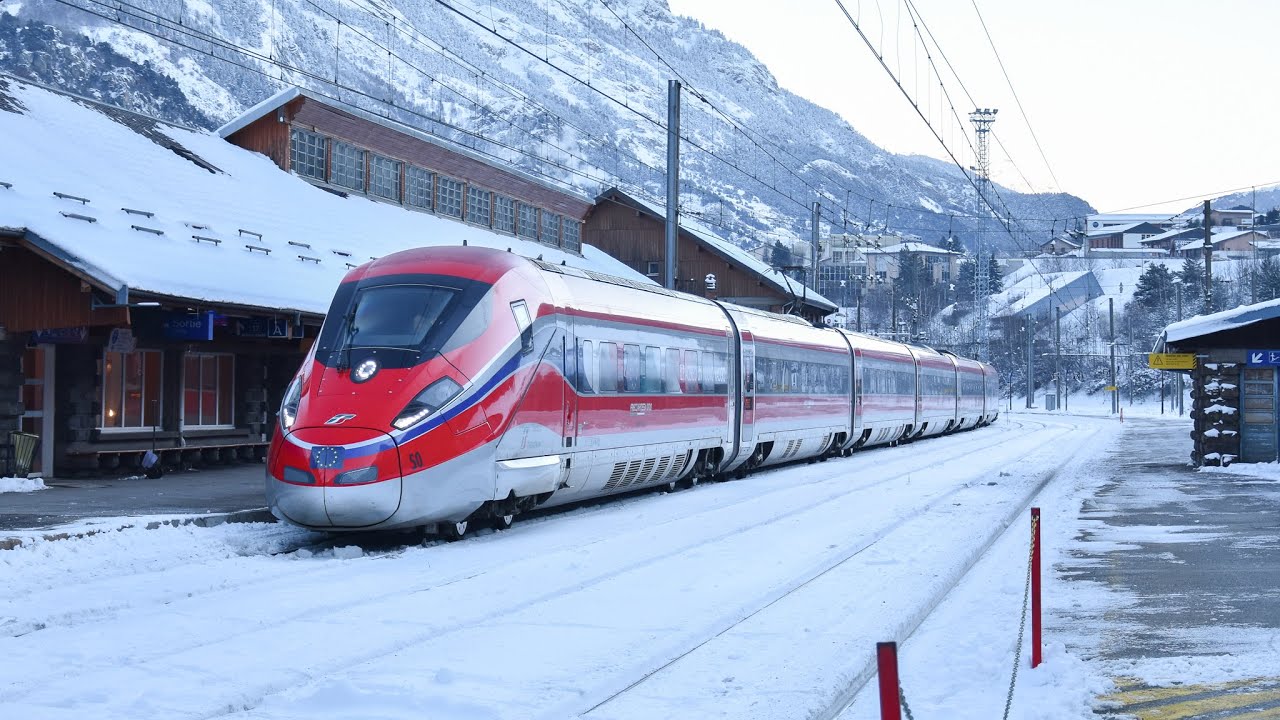 Le Frecciarossa 1000 dans la neige en gare de Modane
