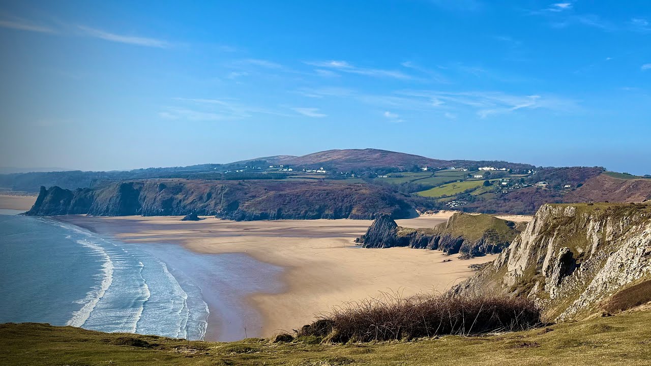 ThreeCliffsBay in an area of #AONB outstanding natural beauty #GowerPeninsula 🏴󠁧󠁢󠁷󠁬󠁳󠁿 #GinAndJuice