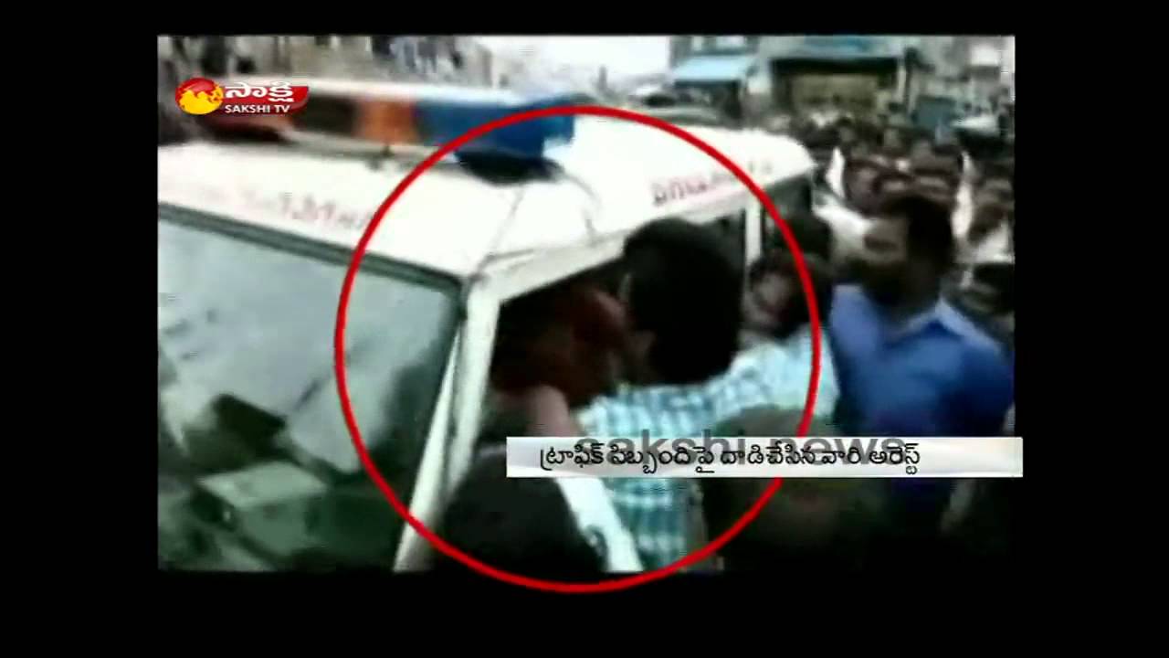 Man with his Family Members attacks Traffic Police at Vizag