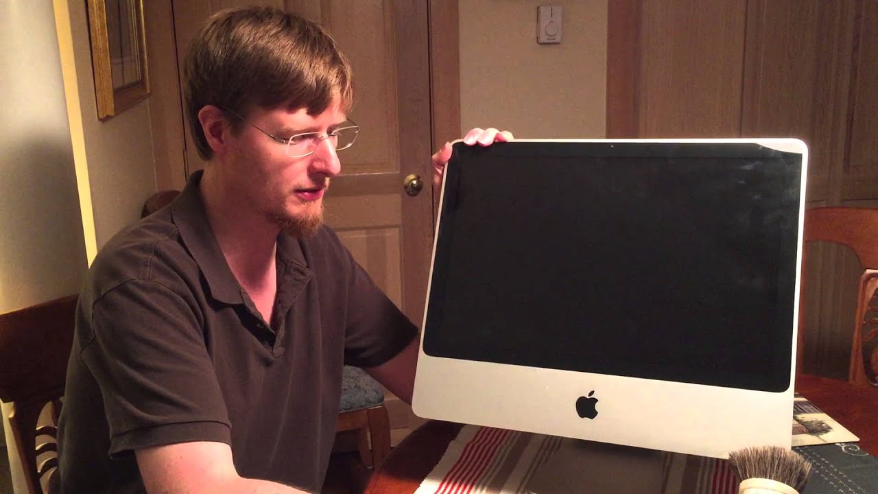 The Proper Way To Vacuum Your Apple iMac Computer