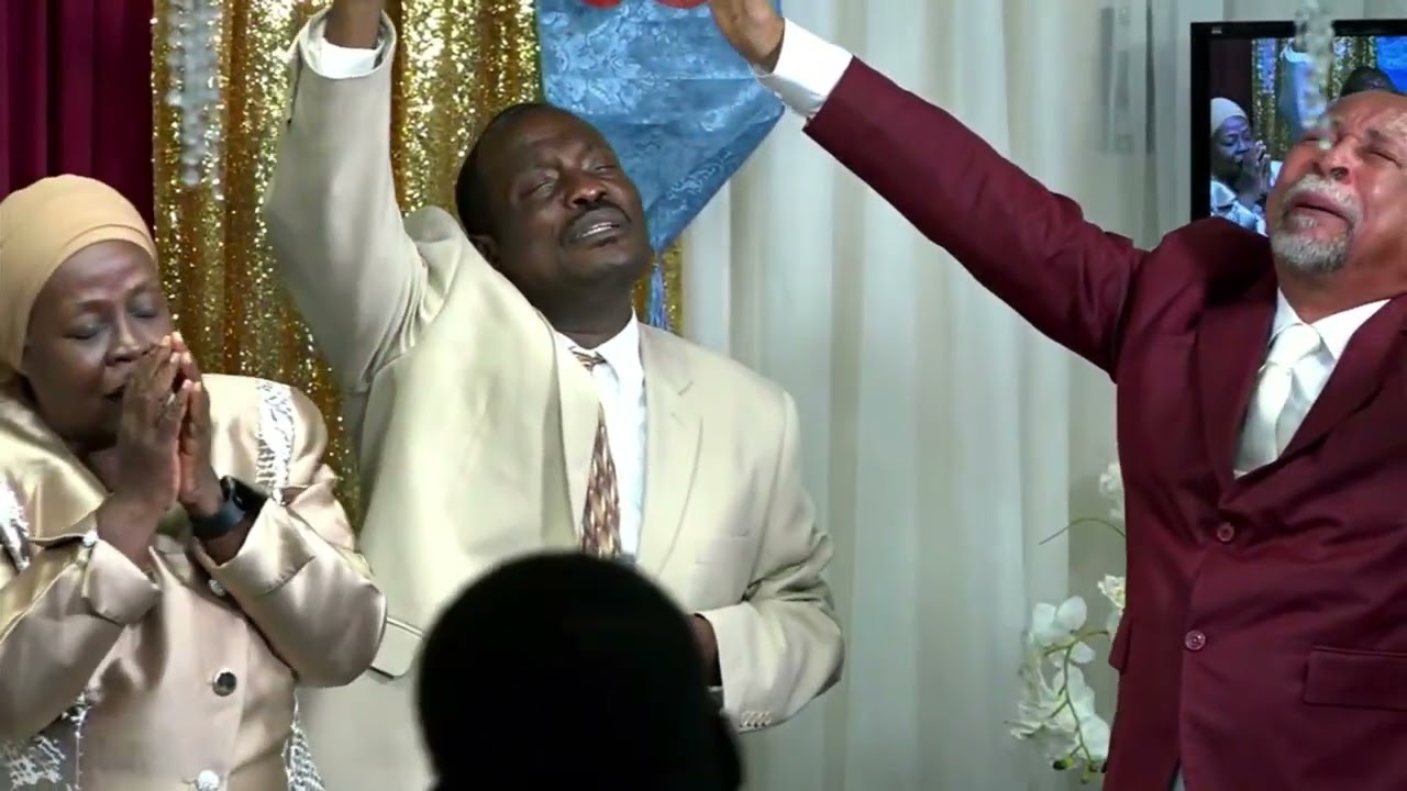 Syèl Yo Rakonte la Glwa Bondye  - (Adoration)