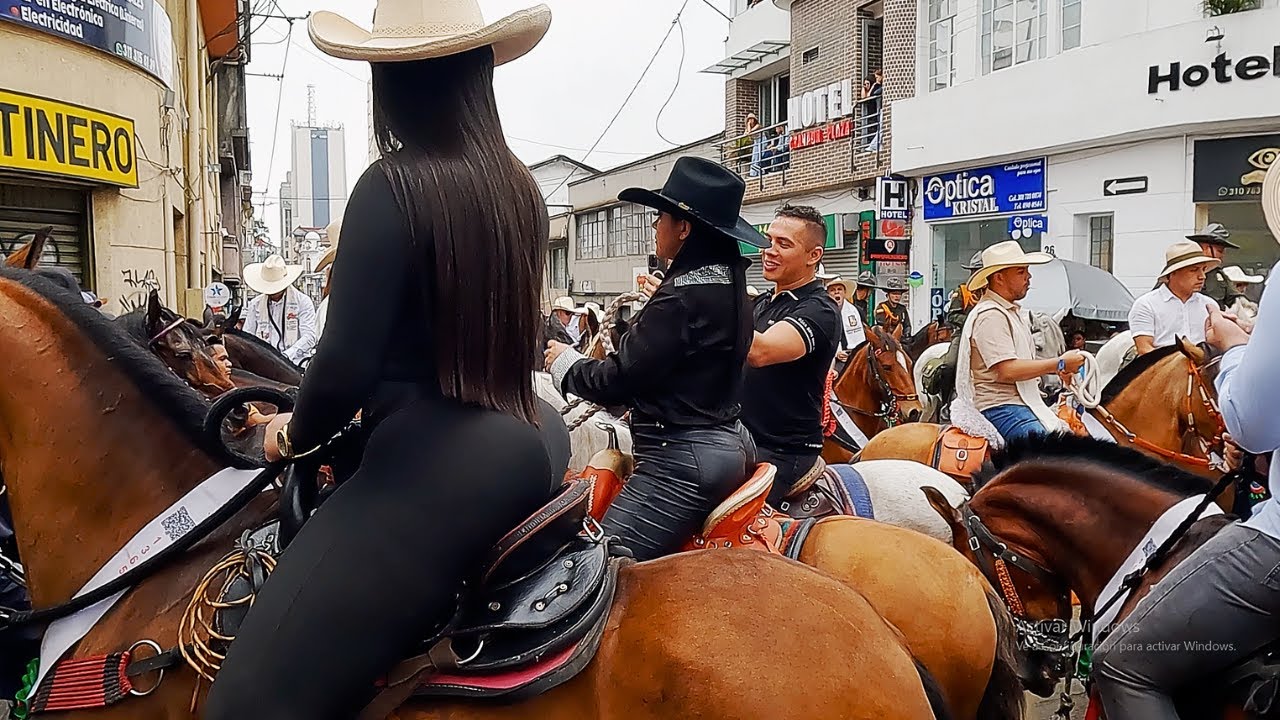 Feria de Manizales 2025: La Cabalgata y Mujeres Lindas a Caballo Como Nunca Antes