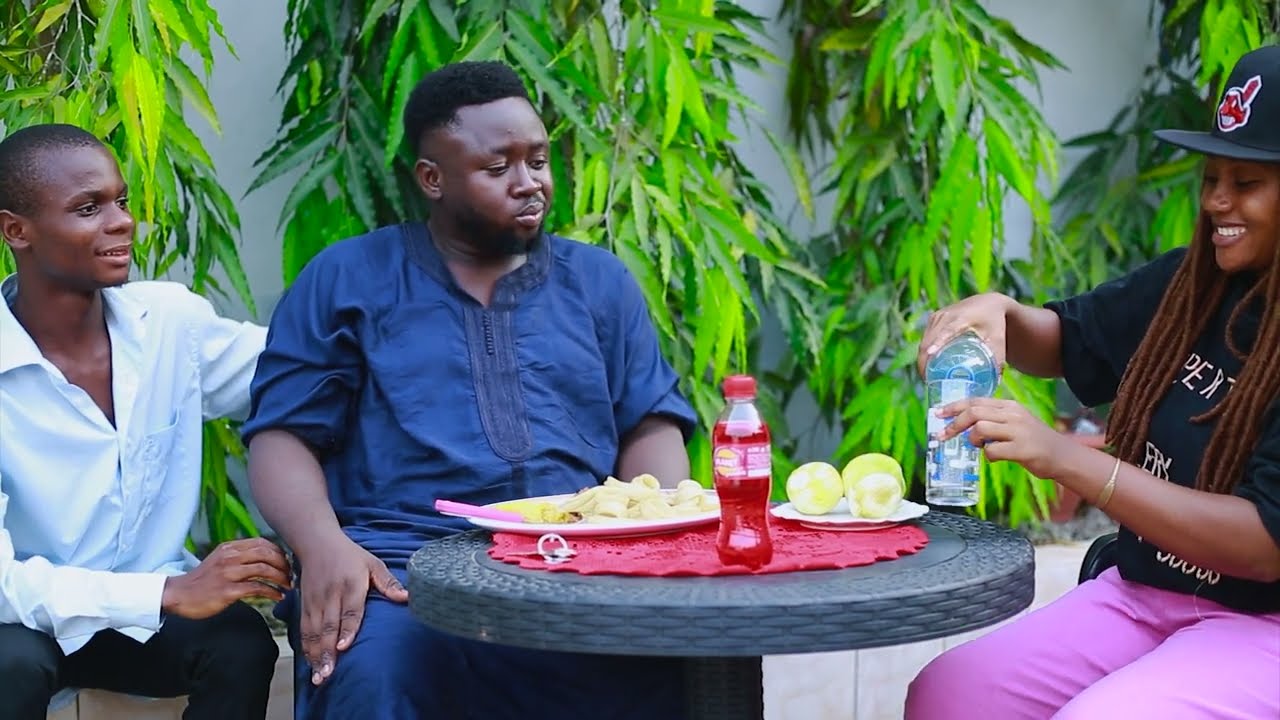 UNE FAMILLE DE OUFF EPISODE 31 : LE CHEF DE FAMILLE EN PLEIN EXERCICE