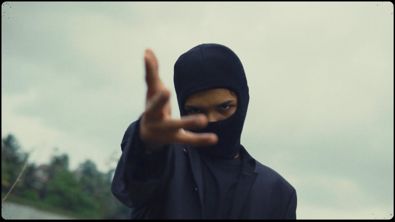YAPH - Belum Pernah Cukup ft. Red Rahimad (lyric Video)