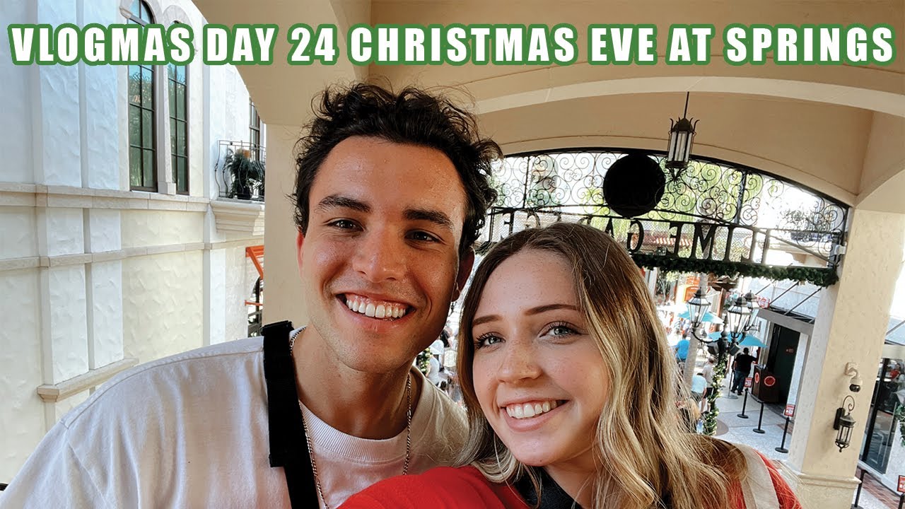 CHRISTMAS EVE AT DISNEY SPRINGS + CHRISTMAS TRADITIONS | DISNEY COLLEGE PROGRAM VLOGMAS DAY 24