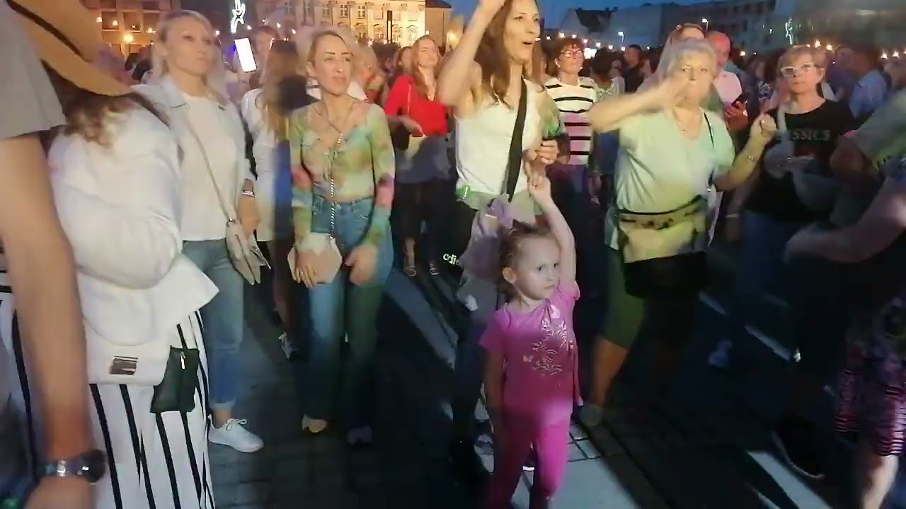 Wrocław, Plac Wolności, Wrocławska Potańcówka, Wroclove knees-up VID 20240803 211002