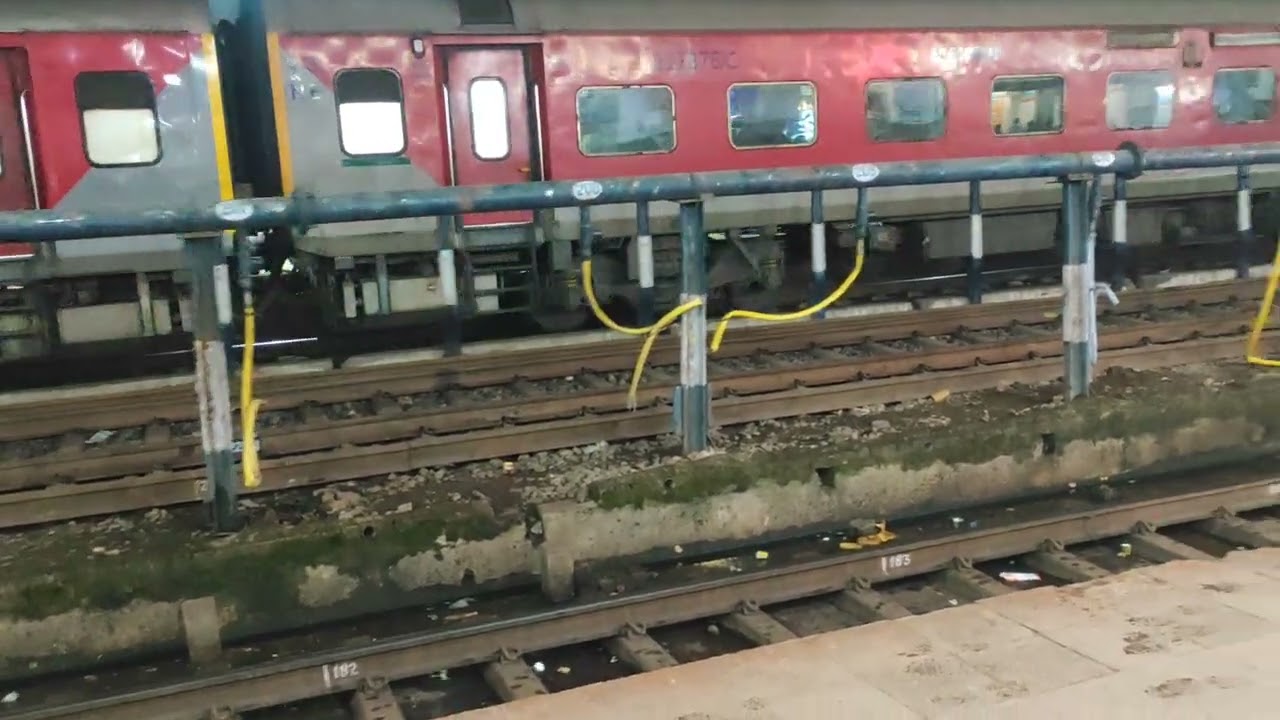 #Jabalpur - #Lucknow #Garibrath #subscribe #train #traintravel #reels #railway #shorts #share #rail