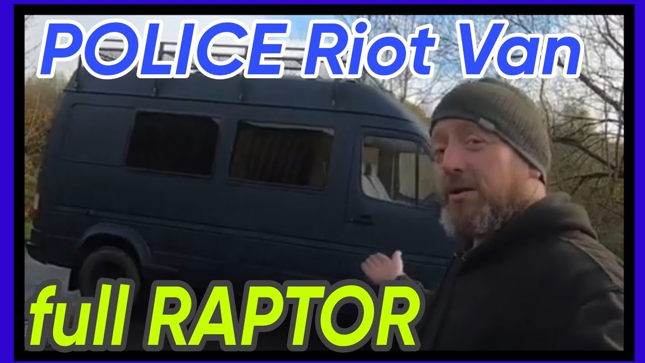 Бывший полицейский фургон для спецназа, полностью окрашенный в цвет Raptor. Mercedes Sprinter.