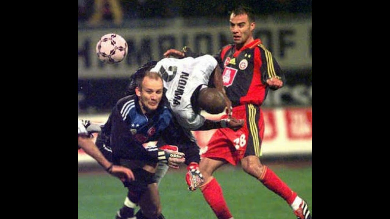Pascal Nouma, Taffarel'i darmadağan ederek gol&uuml;n&uuml; atıyor..