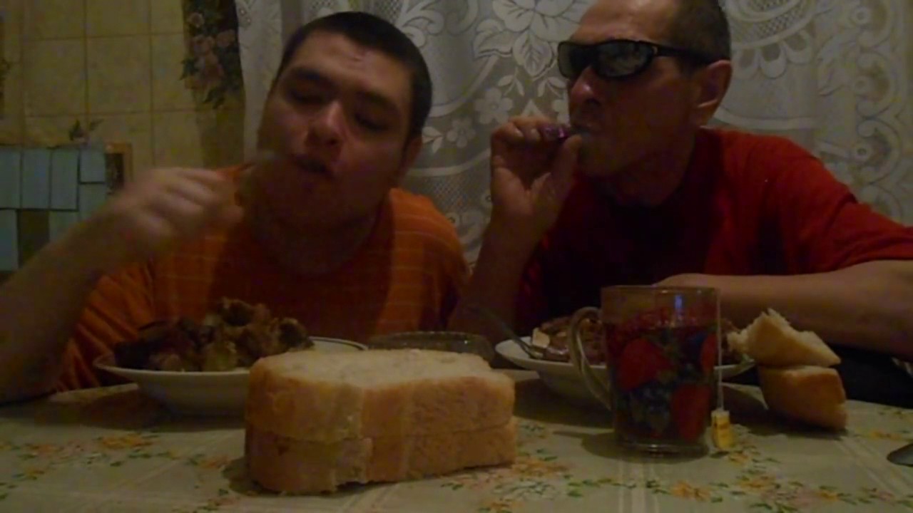 отец и я ужинаем и курим BACKWOODS SWEET