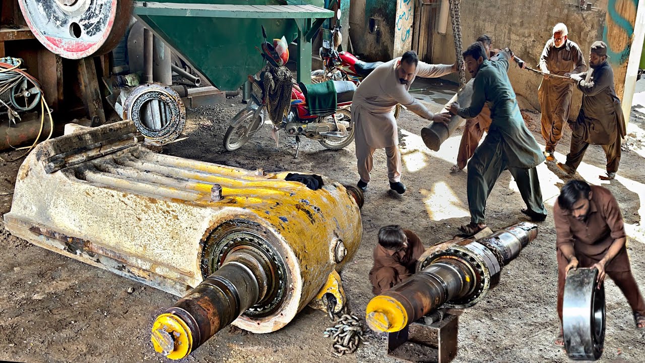 Old Expert Machinist Doing incredible Work on Lathe Machine, Made 4 Ton Heavy Camshaft