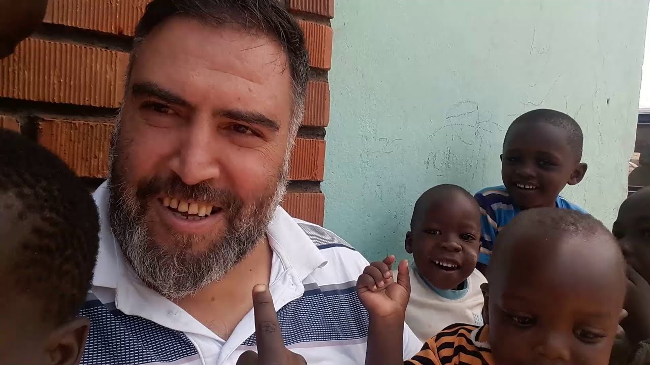 Uganda (Kampala) Yetimhane Ziyareti - Kara Afrika'nın, Ay Yüzlü Çocuklarına selam olsun ! -  Bölüm 1