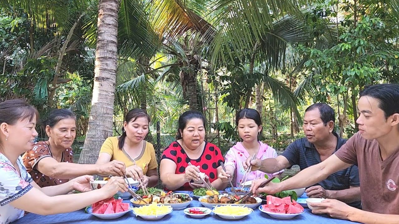 Thấy Phát Thèm với Món Cá Thu Kho Khóm Chấm Rau Vườn Bóp Gỏi Ăn Khỏi Phải Chê | BQCM & Family T643