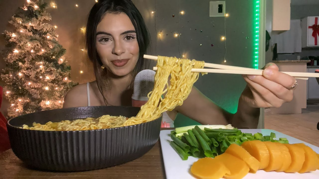 Asmr|| Spicy Kimchi Ramen with pickled radish mukbang (crunchy and chewy eating sounds)