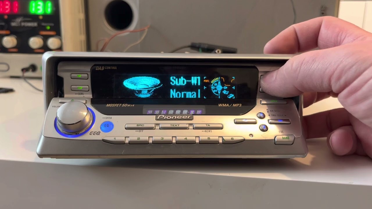 Old school Pioneer DEH-P8400MP test video