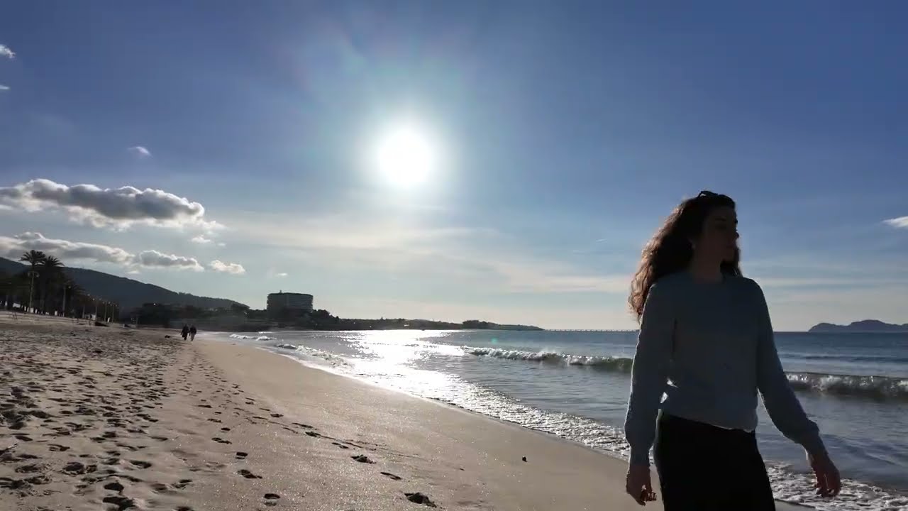 Paseando por la bella playa  de Samil  en Vigo , Galicia 4
