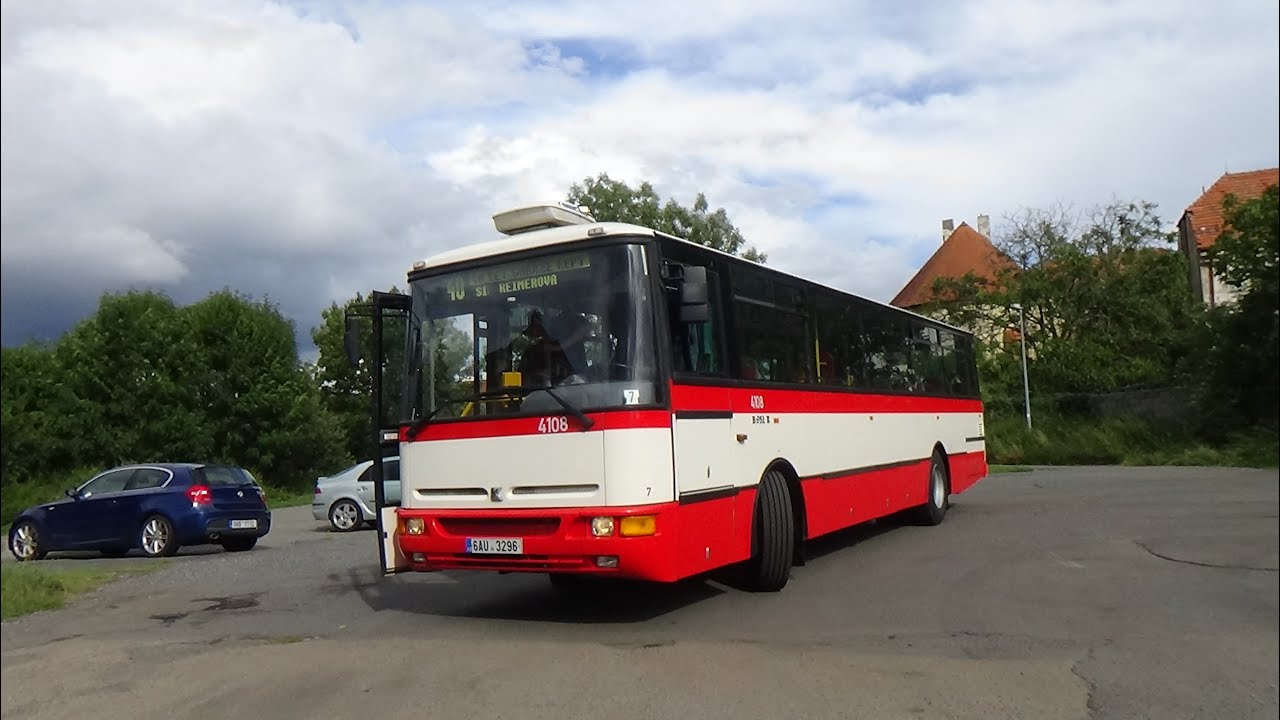 Autobus Karosa B951E ev.č. 4108 na okružní lince kolem garáží Řepy