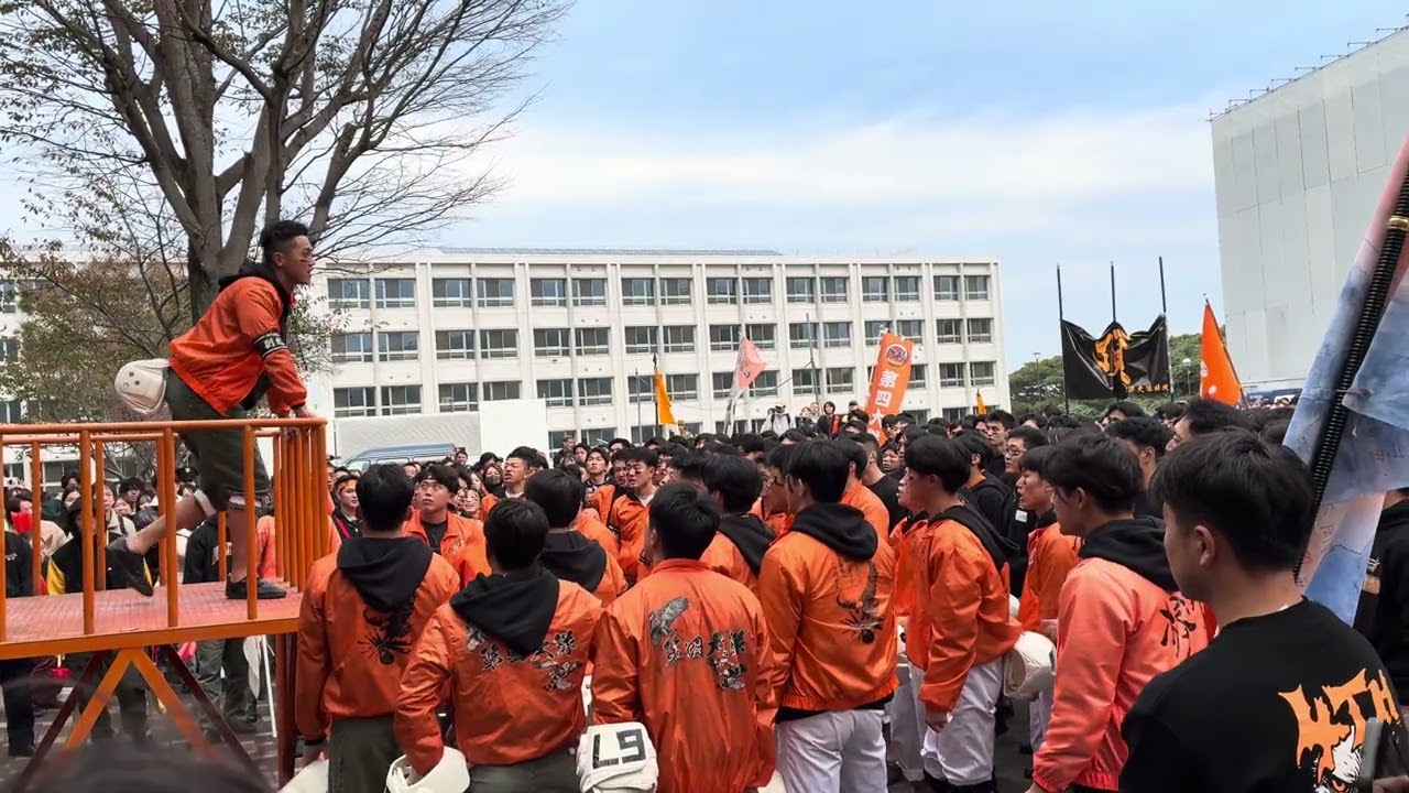 防衛大学校開校祭の棒倒し決勝前の気合い入れ