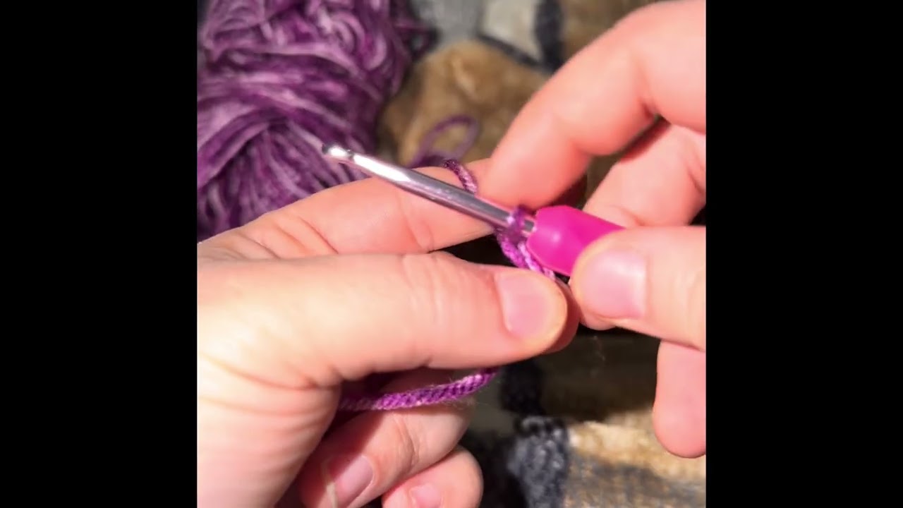 Slip knot and chaining row