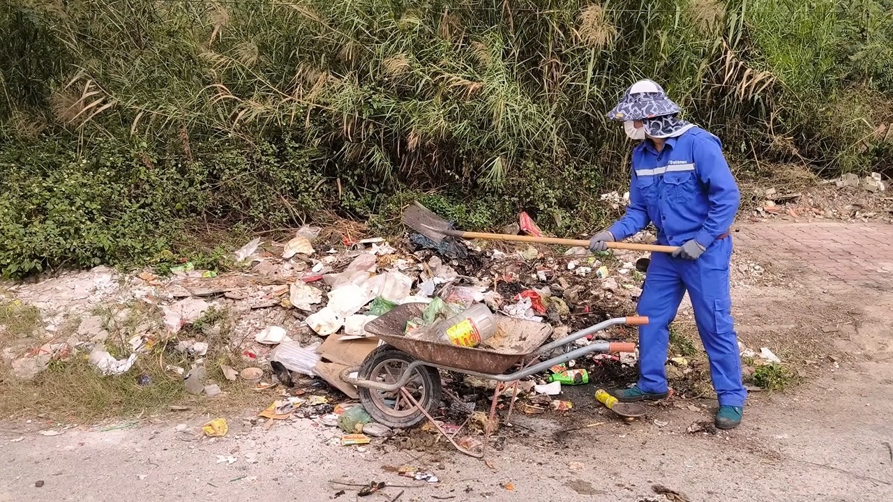 Foul-smelling, filthy, disgusting – a garbage dump on the sidewalk for many years.