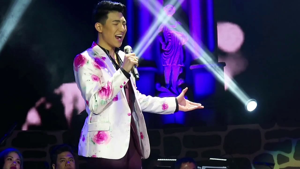 The Aces - Araneta " Hello " Darren & Jona Duet