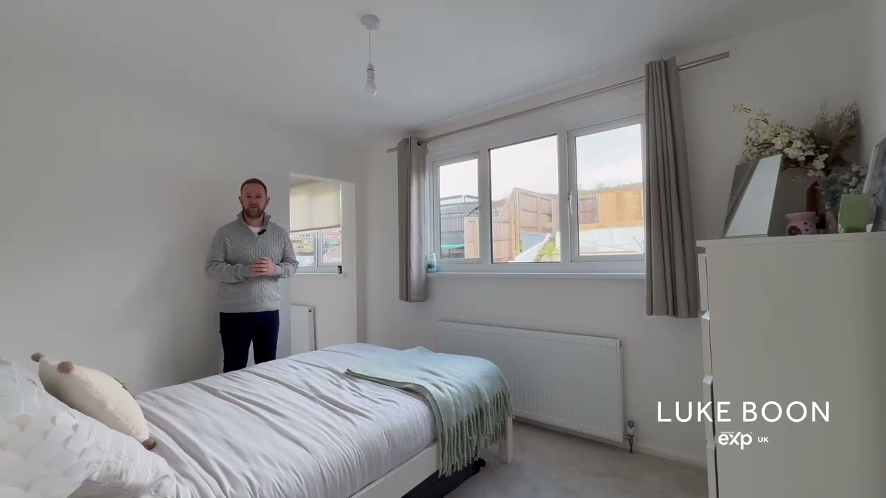 42 Tithe Road, Plympton, PL7 4QQ - Beautifully presented three double bedroom family home