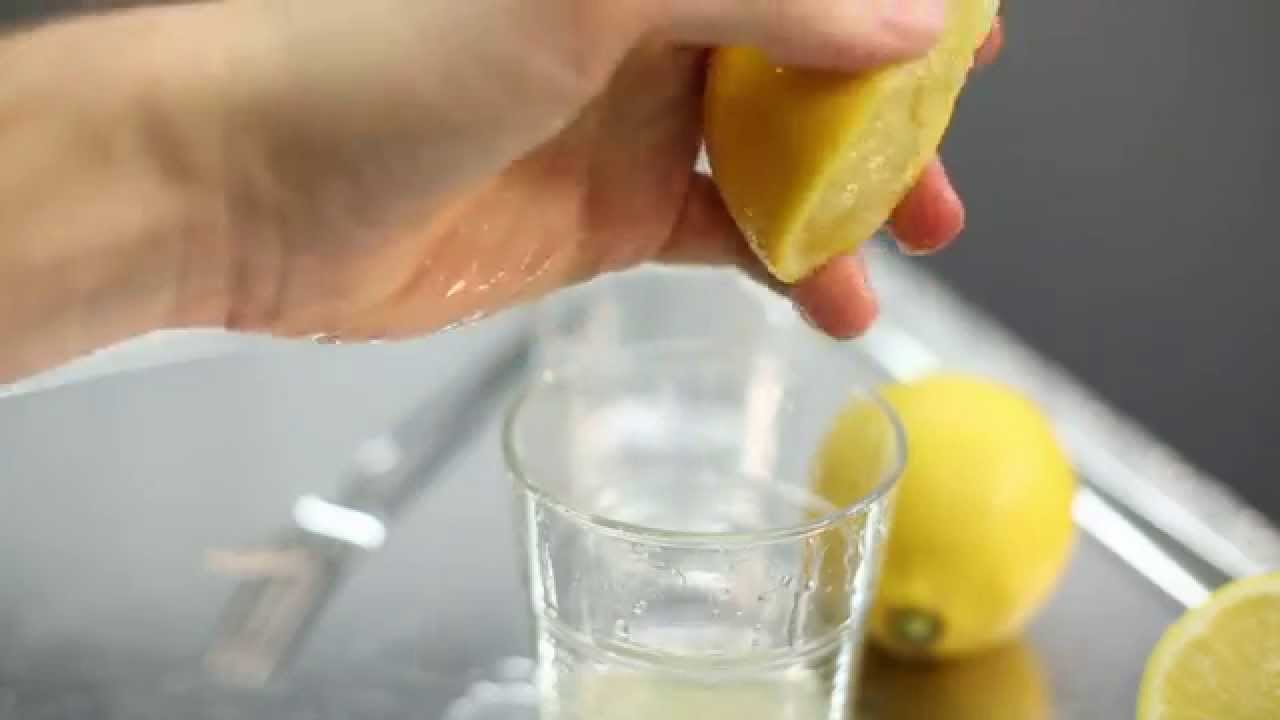 Zitronen auspressen - ohne Spritzen: So geht's!