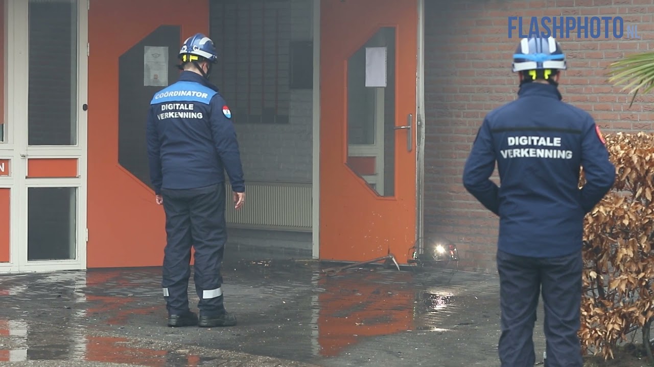 Zeer grote brand verwoest woonwinkel en kantoren Lylantse Baan Capelle a/d IJssel