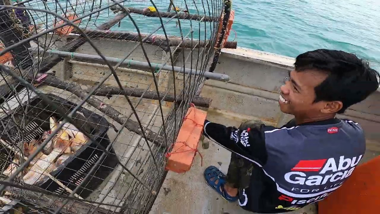 Nelayan bubu laut dalam Port Dickson