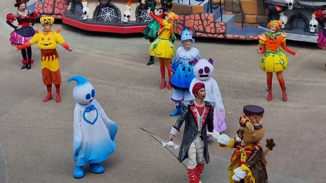 Halloween parade 🎃 at Everland
