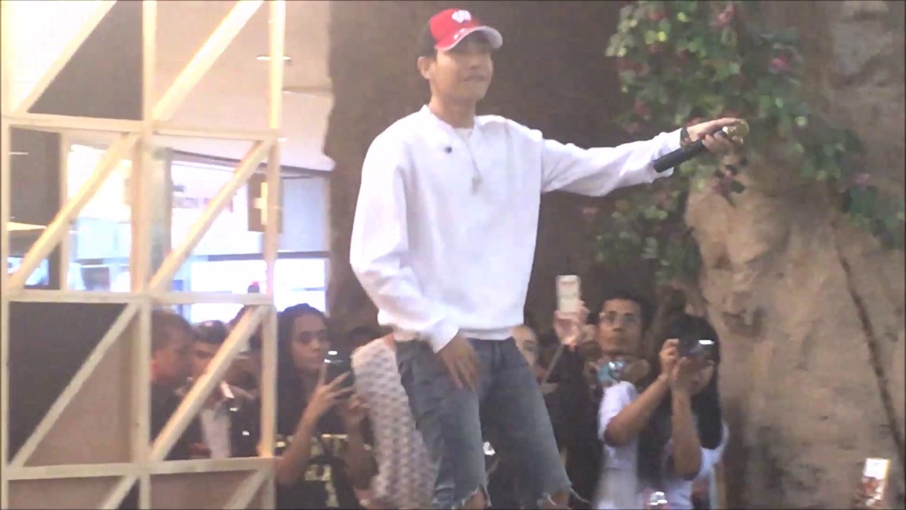 ถูกคนแล้ว - เป๊ก ผลิตโชค Mini concert @Bloc Space The Mall Bang Kapi