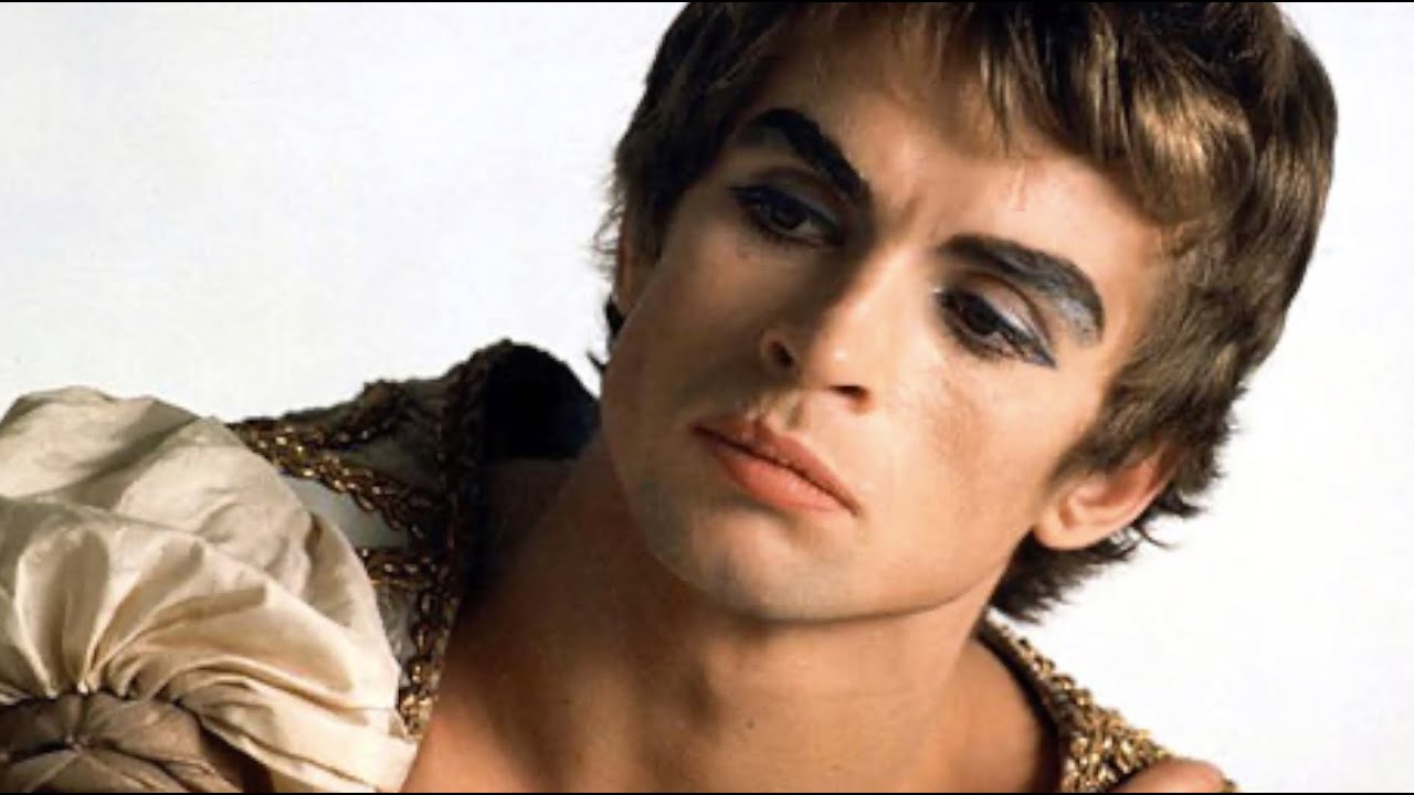 Discover the beauty of Nureyev being still.