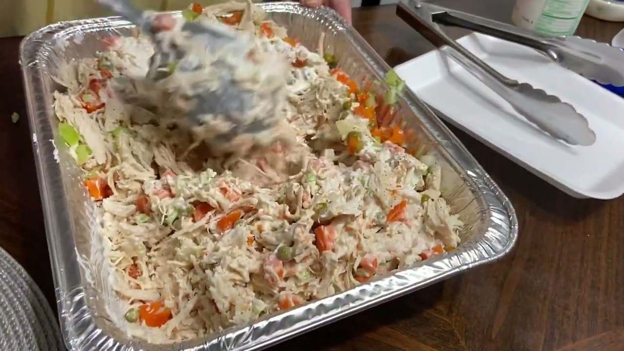 Preparando una rica Ensalada de Pollo con sazón casero de corazón a corazón!