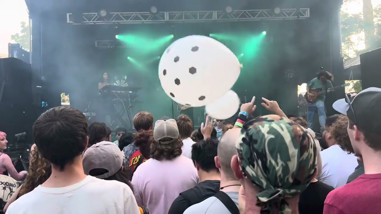 Crumb performs “Crushxd”+”XXX” live at Pitchfork Music Festival 2024