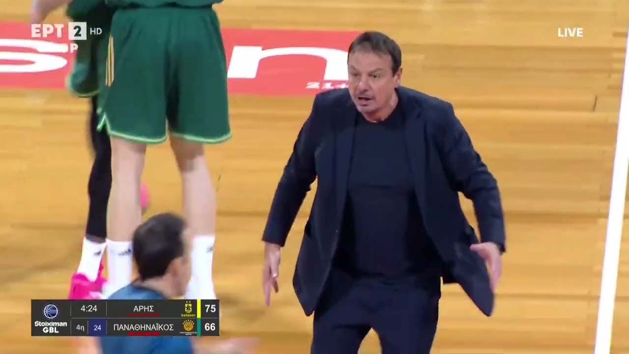 Άρης - Παναθηναϊκός | Ο Αταμάν μπήκε στο παρκέ διαμαρτυρόμενος έντονα και αποβλήθηκε από το παιχνίδι