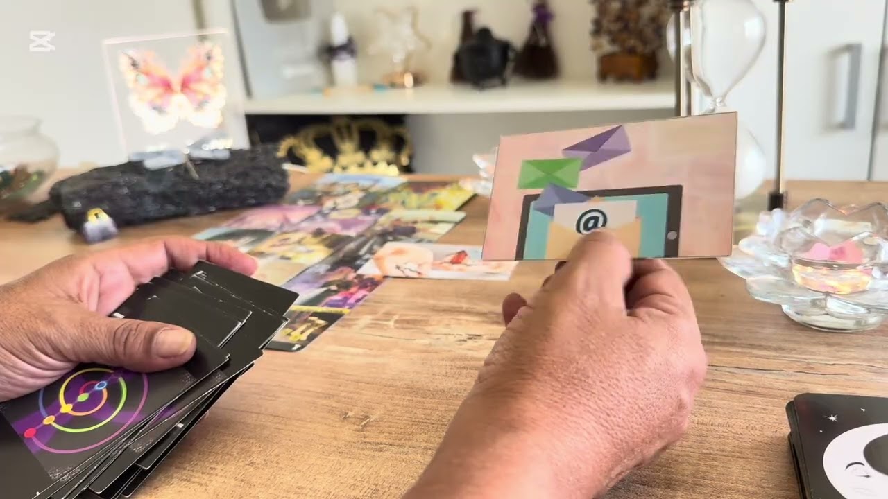 TE VIGILAN ?QUIEN Y PORQUE ❓❓❓🤔#tarot #tarotgratis #tarotinteractivo #tarotreading #parati 