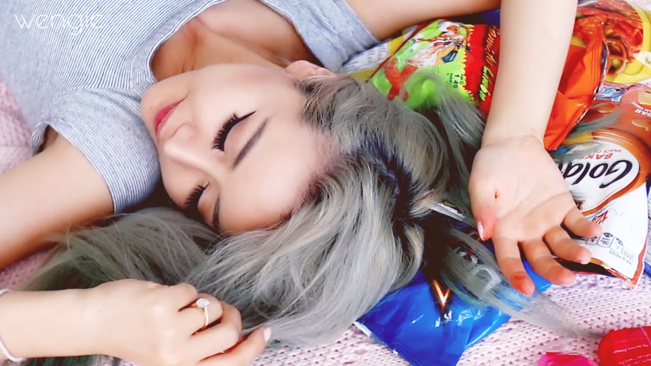 Australian Chinese Tries American Snacks &hearts; 13 Snacks in 5 Minutes &hearts; Wengie