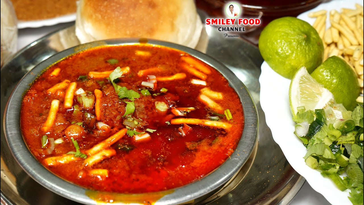 बड़ौदा का स्पेशल रसेवाला सेव उसल | Sev Usal Recipe | Vadodara Street Food Misal Pav | Gujarati Recipe