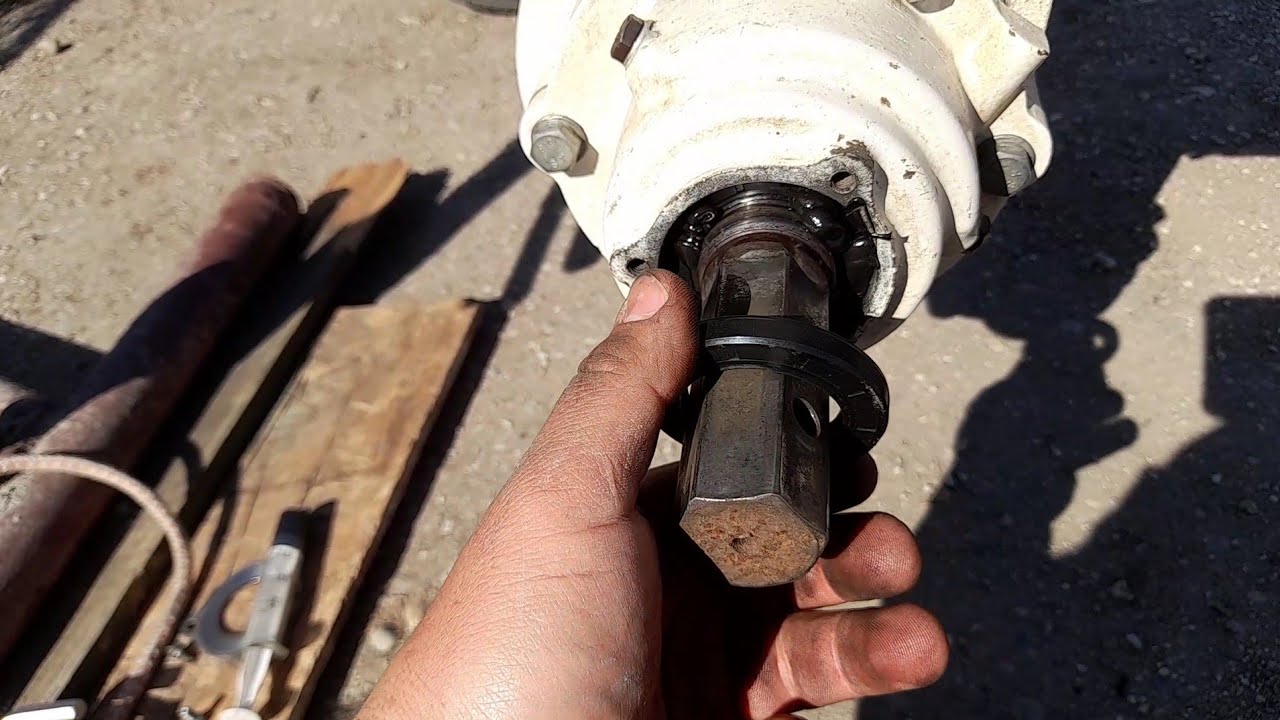 Repararea unui semering vechi la Motosapă, din ce cauză pierde ulei plus remediere