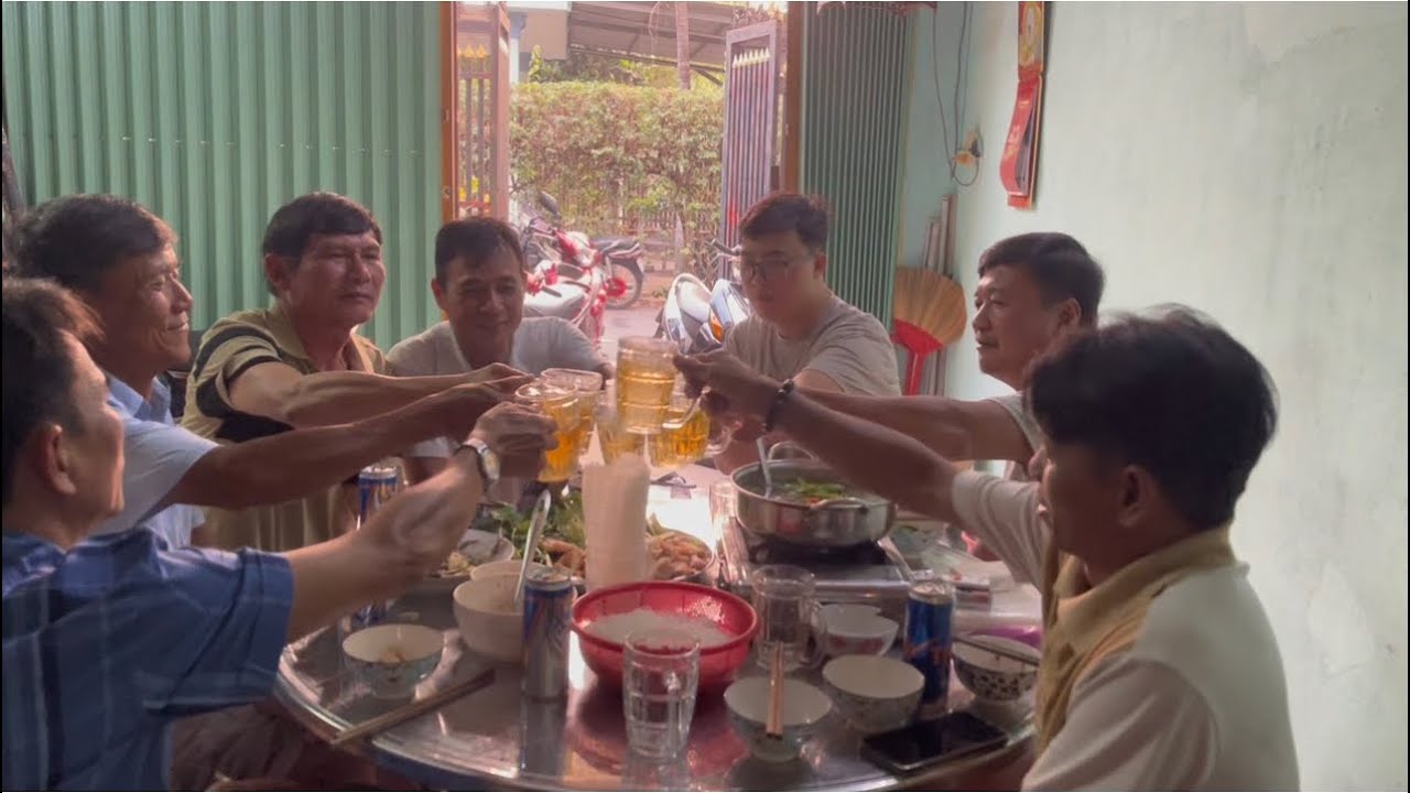 Bữa nay tất niên anh em mình cùng lai rai mừng xuân mới 