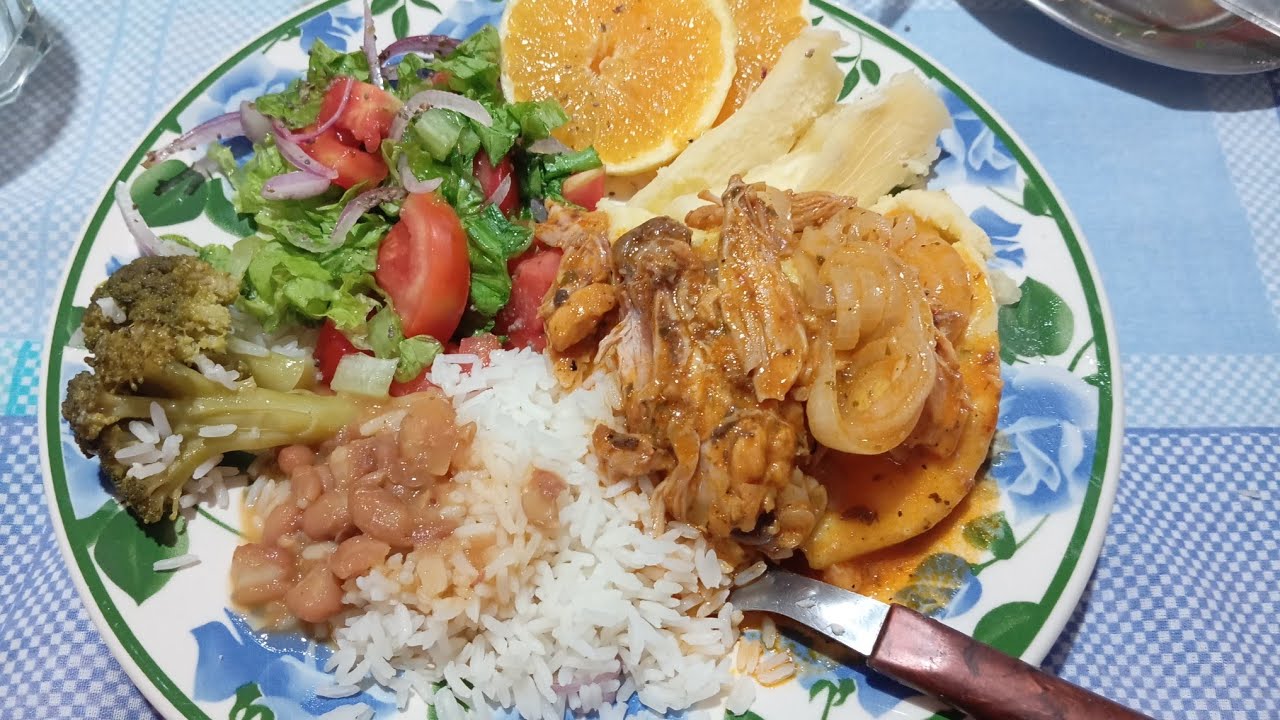 Hoje teve franguinho com polenta para o almoço.