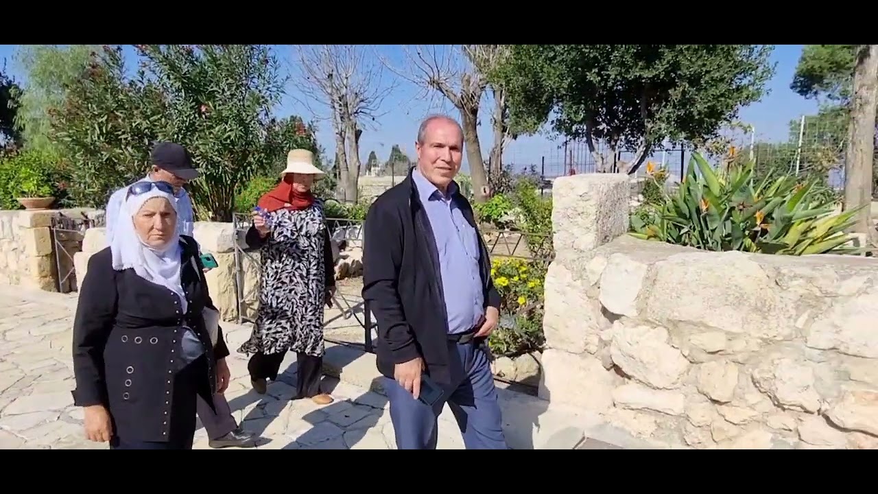 أعضاء مسارات الوطن في جوله بجبل طابور. تصوير؛ محمد مصالحه ابو رمزي