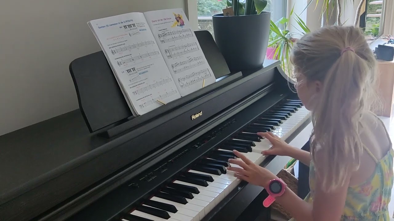 Dans uit de 18e Eeuw - Piano Lesboek Niveau 2 - Gespeeld door Alice 🎹🎶 ❤️