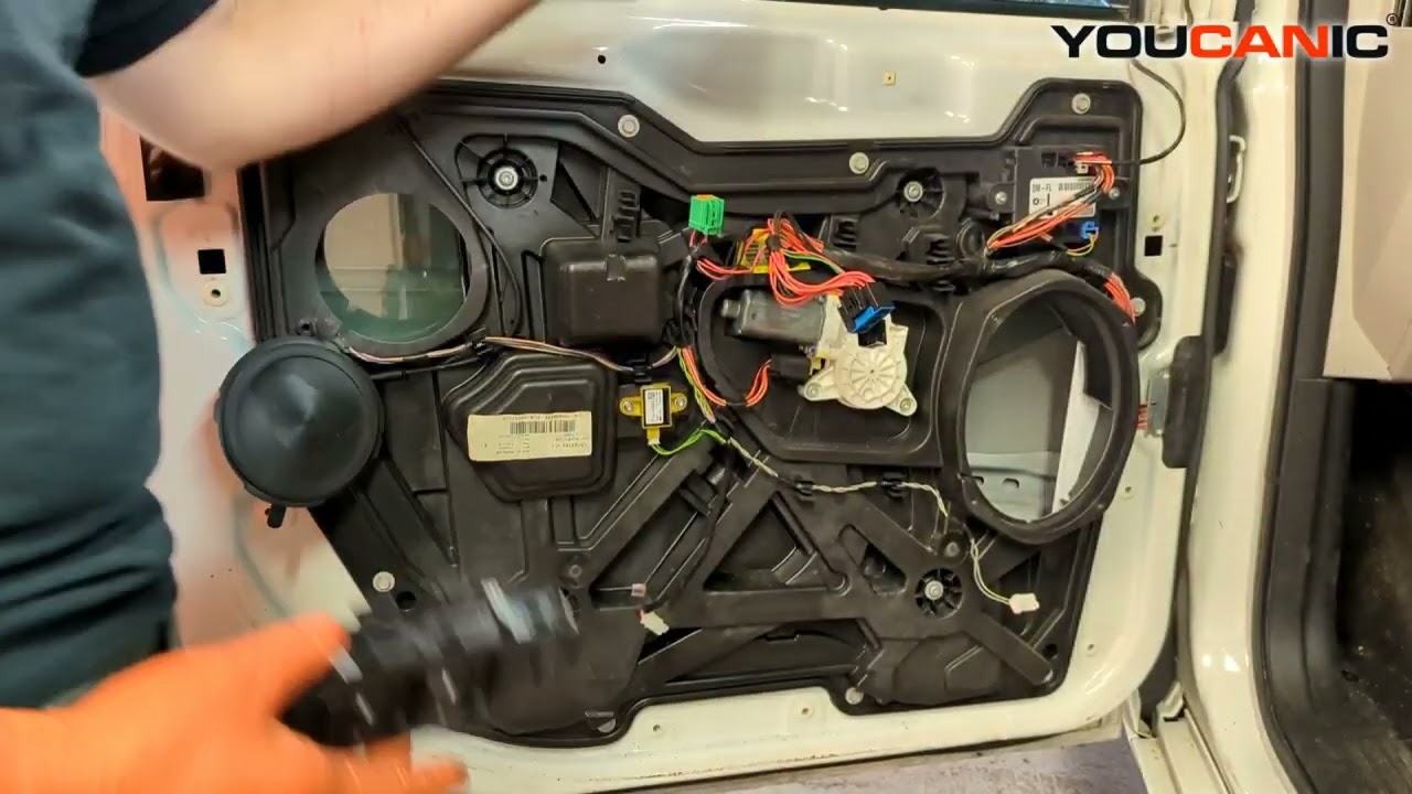 Dodge Grand Caravan 2008-2020 — замена дверного стекла