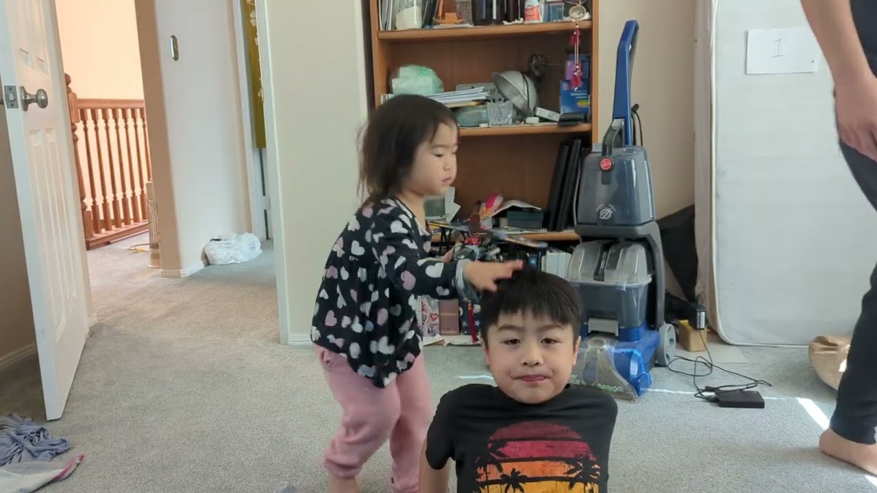 Hanging out in evil Auntie Sharon's room #aarysgigi