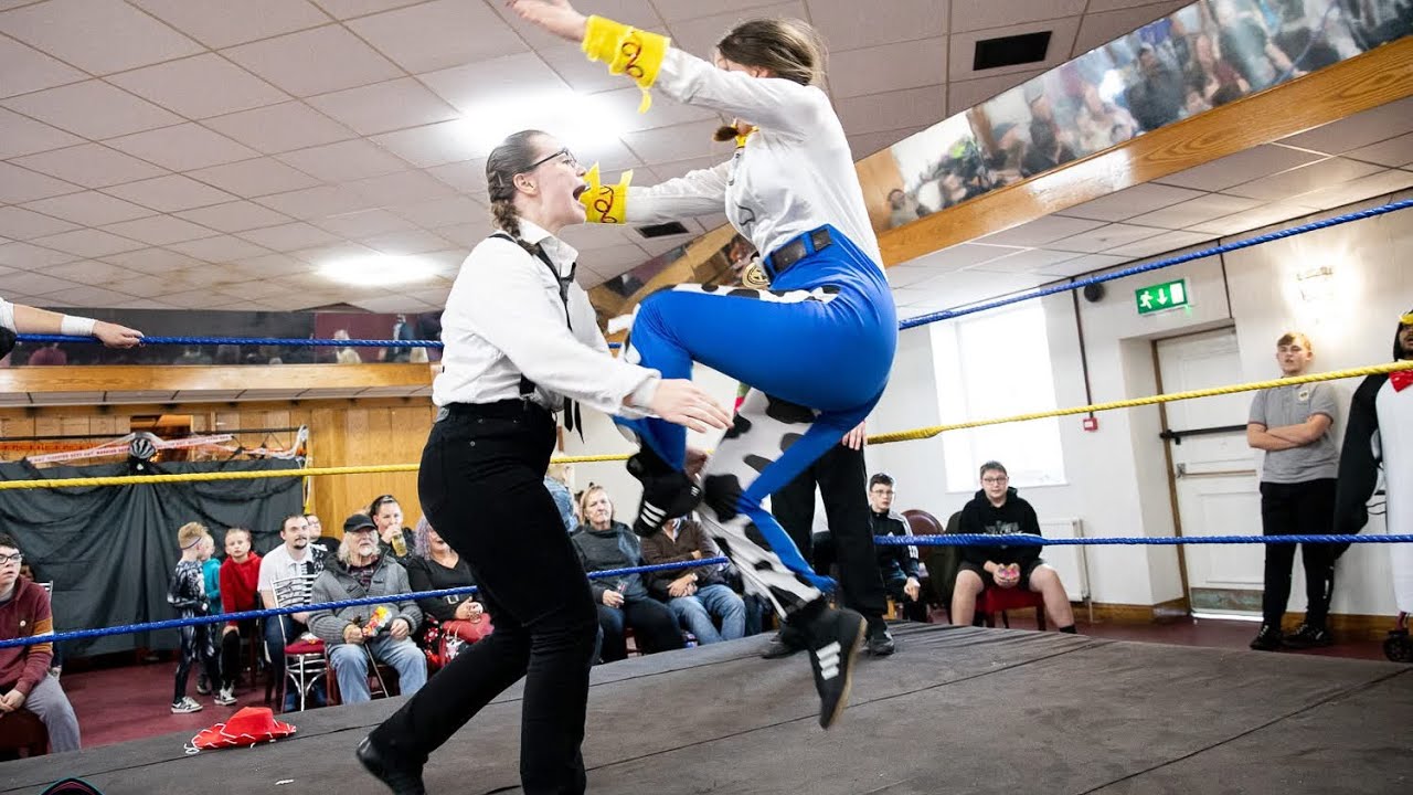 Jack Maxwell & Eve Bateman vs Mo Akthar & Natalie Sykes 👽🛸 Axl the Klowns Spooky Season Special 🤡