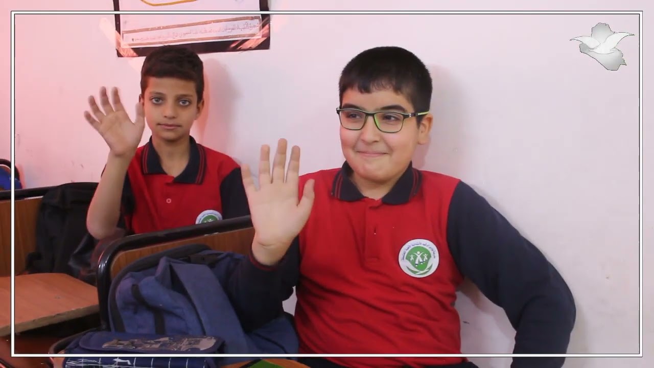 مدرسة نوارس الرشيد الاهليه تحتفل بعيد المعلم وتلاميذها تقدم الورود للكادر التدريسي
