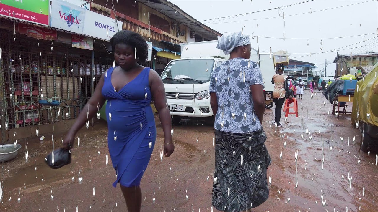 RAINS BEGIN IN AFRICA COMMUNITY MARKET GHANA ACCRA NUNGUA