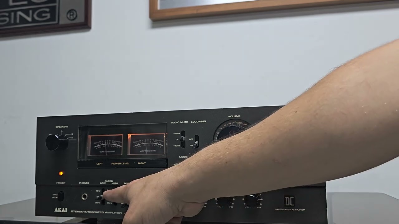 Akai AM-2950 Stereo Amplifier Operational Very Rare
