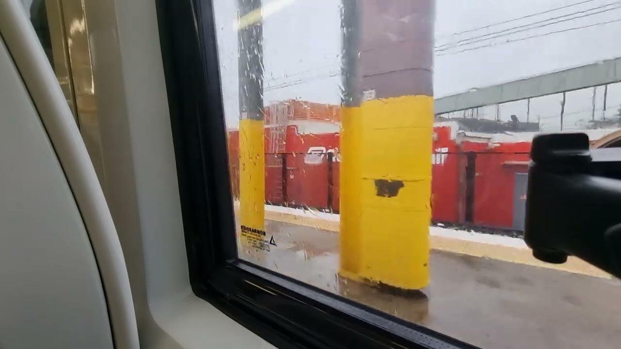 Queensland Rail: Central to all Brisbane Airport stations (All airtrain announcements in hq in desc)